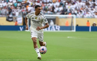 courtois_goi_trent_alexander_arnold_la_ac_mong_voi_moi_thu_mon.jpg