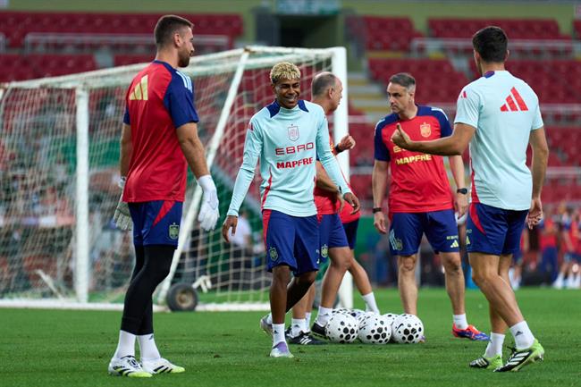 Lamine Yamal và sự khắc nghiệt của bóng đá thời đại số 3