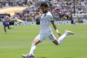 telles-2406124525-1.jpg
